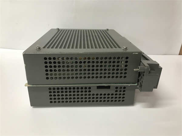 SCHNEIDER PC-E984-685